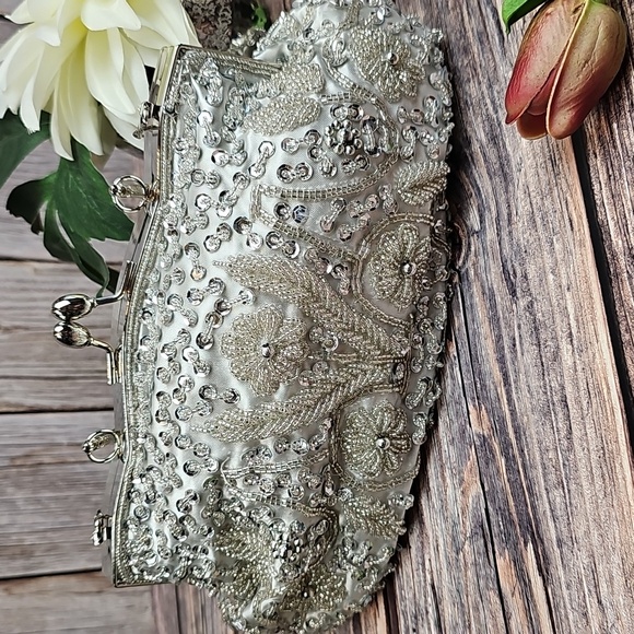 VINTAGE STYLE SILVER SEQUIN BEADED CLUTCH CROSSBODY EVENING BAG - Picture 3 of 11